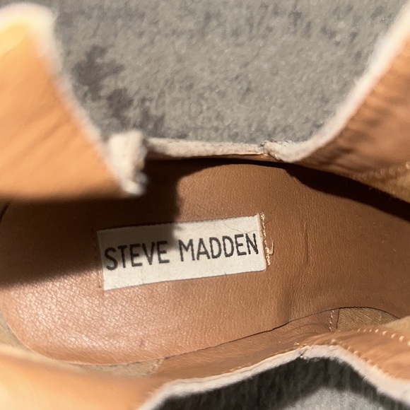 Steve Madden Block Heel Booties, with side cutouts. SIZE 8 - Picture 3 of 3